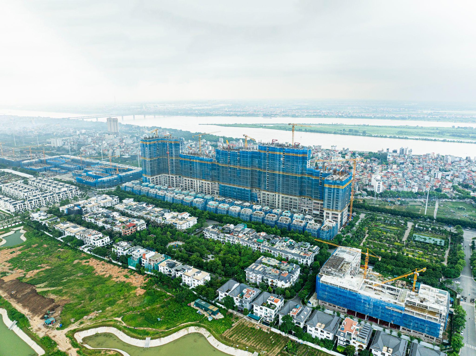Chung cư Hà Nội thiết lập mặt bằng giá mới, Tây Hồ Tây chạm ngưỡng 330 triệu/m2- Ảnh 3. Chung cư Hà Nội thiết lập mặt bằng giá mới, Tây Hồ Tây chạm ngưỡng 330 triệu/m2- Ảnh 3.