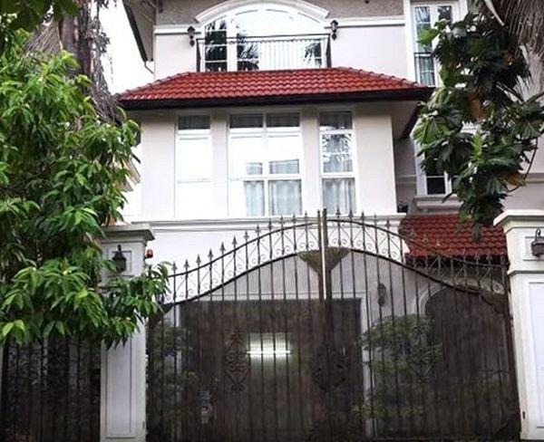 Biệt thự nằm trong 'khu nhà giàu' của 'nữ hoàng ảnh lịch' Hiền Mai: Rộng gần 800m2, mang đậm dấu ấn Tây Ban Nha với nội thất hiện đại tinh tế- Ảnh 3. Biệt thự nằm trong 'khu nhà giàu' của 'nữ hoàng ảnh lịch' Hiền Mai: Rộng gần 800m2, mang đậm dấu ấn Tây Ban Nha với nội thất hiện đại tinh tế- Ảnh 3.