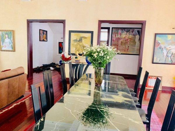 Biệt thự nằm trong 'khu nhà giàu' của 'nữ hoàng ảnh lịch' Hiền Mai: Rộng gần 800m2, mang đậm dấu ấn Tây Ban Nha với nội thất hiện đại tinh tế- Ảnh 8. Biệt thự nằm trong 'khu nhà giàu' của 'nữ hoàng ảnh lịch' Hiền Mai: Rộng gần 800m2, mang đậm dấu ấn Tây Ban Nha với nội thất hiện đại tinh tế- Ảnh 8.
