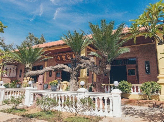 Biệt phủ báo hiếu mẹ của ‘đại gia kim cương’: Rộng đến 10.000m2, đẹp như phim cổ trang- Ảnh 2. Biệt phủ báo hiếu mẹ của ‘đại gia kim cương’: Rộng đến 10.000m2, đẹp như phim cổ trang- Ảnh 2.