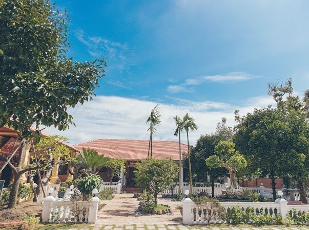 Biệt phủ báo hiếu mẹ của ‘đại gia kim cương’: Rộng đến 10.000m2, đẹp như phim cổ trang- Ảnh 3. Biệt phủ báo hiếu mẹ của ‘đại gia kim cương’: Rộng đến 10.000m2, đẹp như phim cổ trang- Ảnh 3.