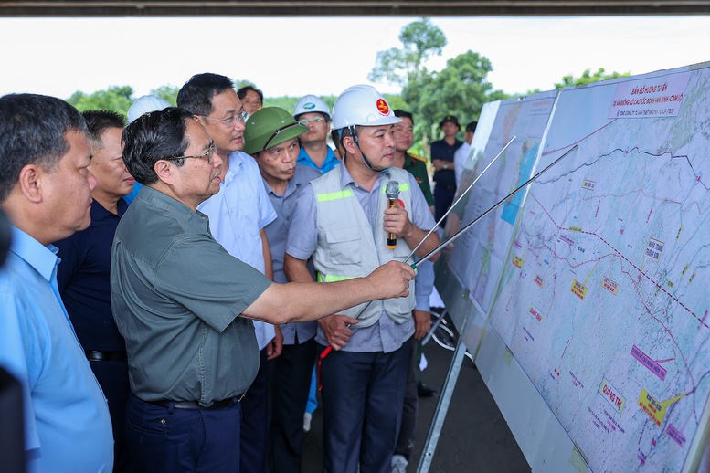 Thủ tướng kiểm tra 3 dự án cao tốc, sân bay, cảng biển trọng điểm tại Quảng Trị- Ảnh 2. Thủ tướng kiểm tra 3 dự án cao tốc, sân bay, cảng biển trọng điểm tại Quảng Trị- Ảnh 2.