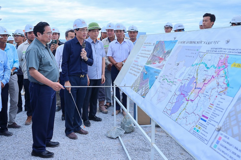 Thủ tướng kiểm tra 3 dự án cao tốc, sân bay, cảng biển trọng điểm tại Quảng Trị- Ảnh 10. Thủ tướng kiểm tra 3 dự án cao tốc, sân bay, cảng biển trọng điểm tại Quảng Trị- Ảnh 10.