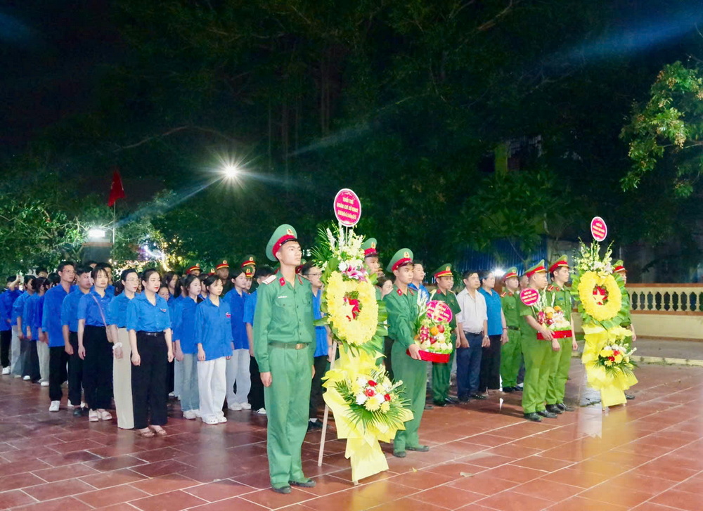 Chi đoàn Đội Truyền tải điện Đông Bắc 3 lan tỏa tinh thần “Uống nước nhớ nguồn”- Ảnh 1. Chi đoàn Đội Truyền tải điện Đông Bắc 3 lan tỏa tinh thần “Uống nước nhớ nguồn”- Ảnh 1.
