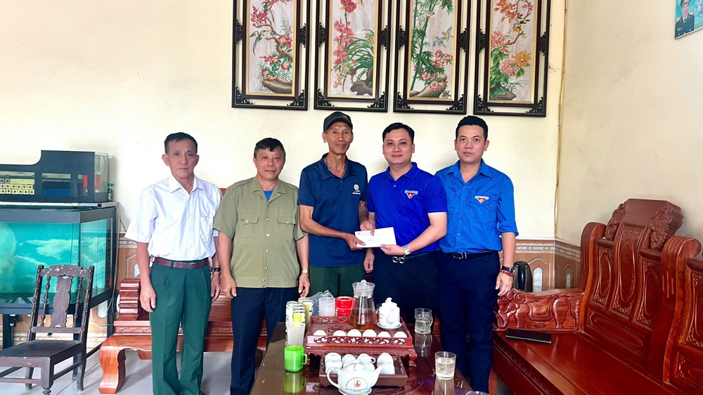 Chi đoàn Đội Truyền tải điện Đông Bắc 3 lan tỏa tinh thần “Uống nước nhớ nguồn”- Ảnh 2. Chi đoàn Đội Truyền tải điện Đông Bắc 3 lan tỏa tinh thần “Uống nước nhớ nguồn”- Ảnh 2.
