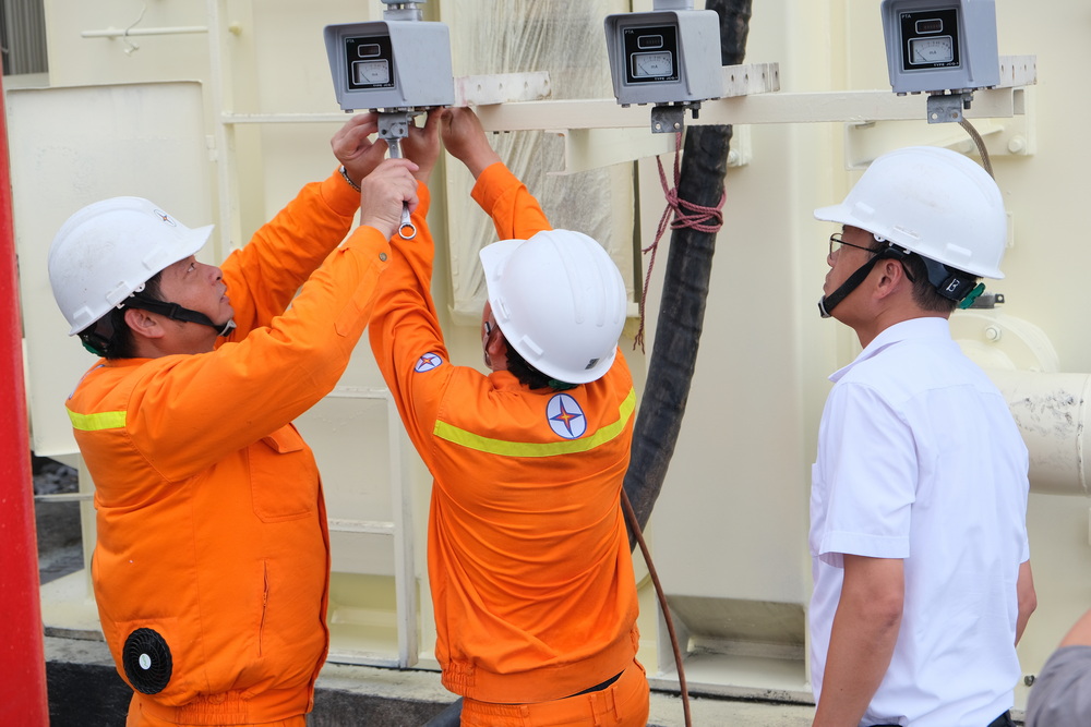 Đưa máy biến áp AT3 TBA 500kV Quảng Ninh trở lại vận hành- Ảnh 5.