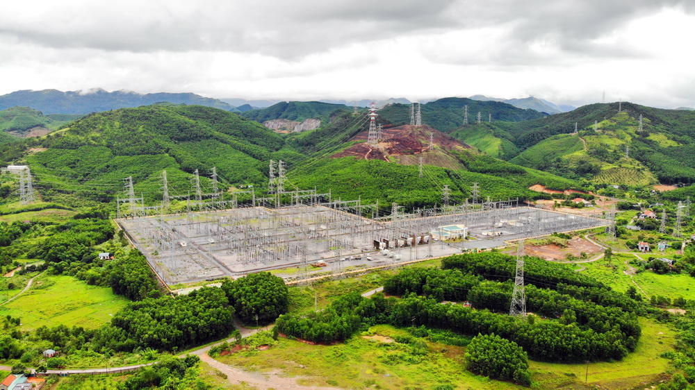 Vượt nắng nóng, xuyên đêm thi công sửa chữa máy cắt tại TBA 500kV Quảng Ninh- Ảnh 5.