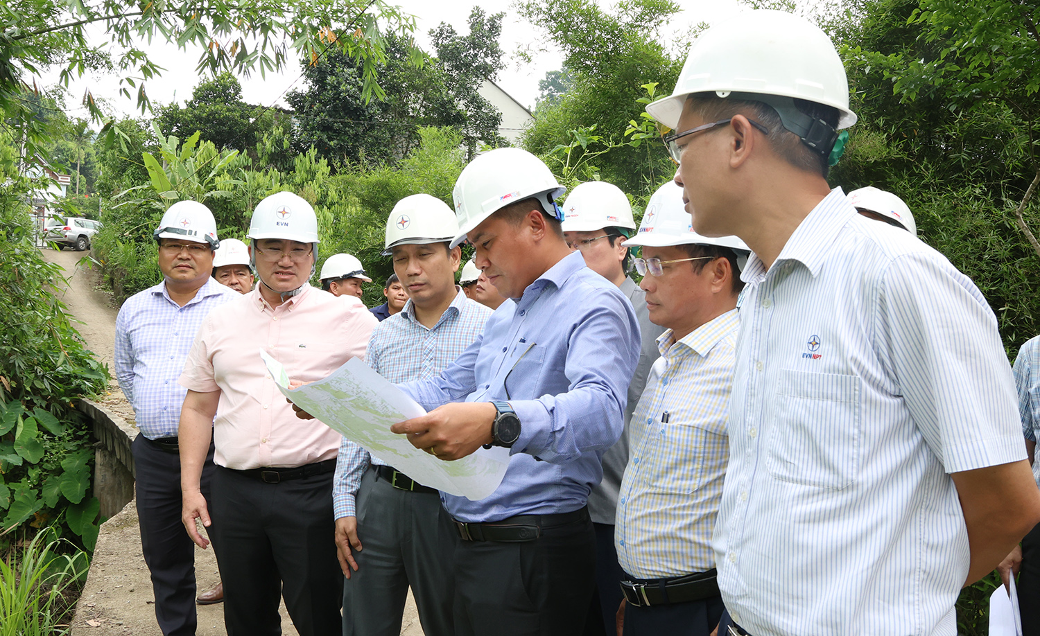 Dồn lực đưa Dự án đường dây 220kV đấu nối Nghĩa Lộ - Việt Trì về đích- Ảnh 2.