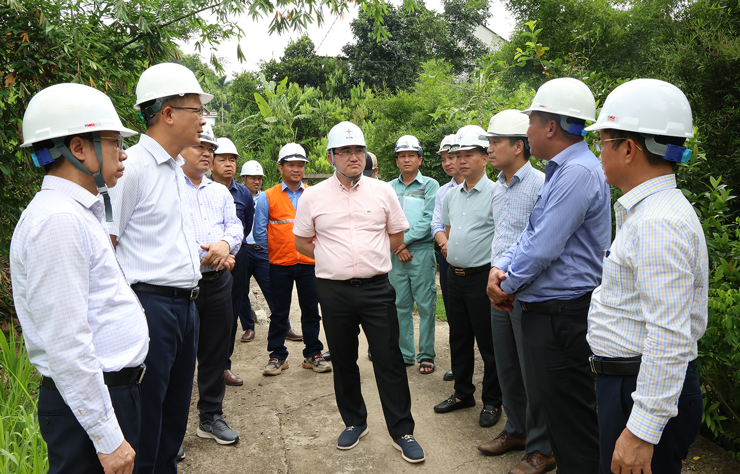 Dồn lực đưa Dự án đường dây 220kV đấu nối Nghĩa Lộ - Việt Trì về đích- Ảnh 3.