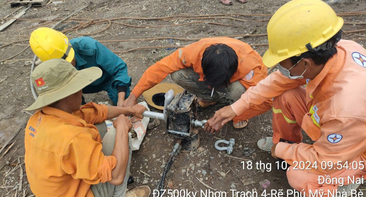 Hoàn thành nghiệm thu đóng điện đường dây 500kV Nhơn Trạch 4 - rẽ Nhà Bè góp phần giải toả công suất Nhà máy điện Nhơn Trạch 4- Ảnh 1.