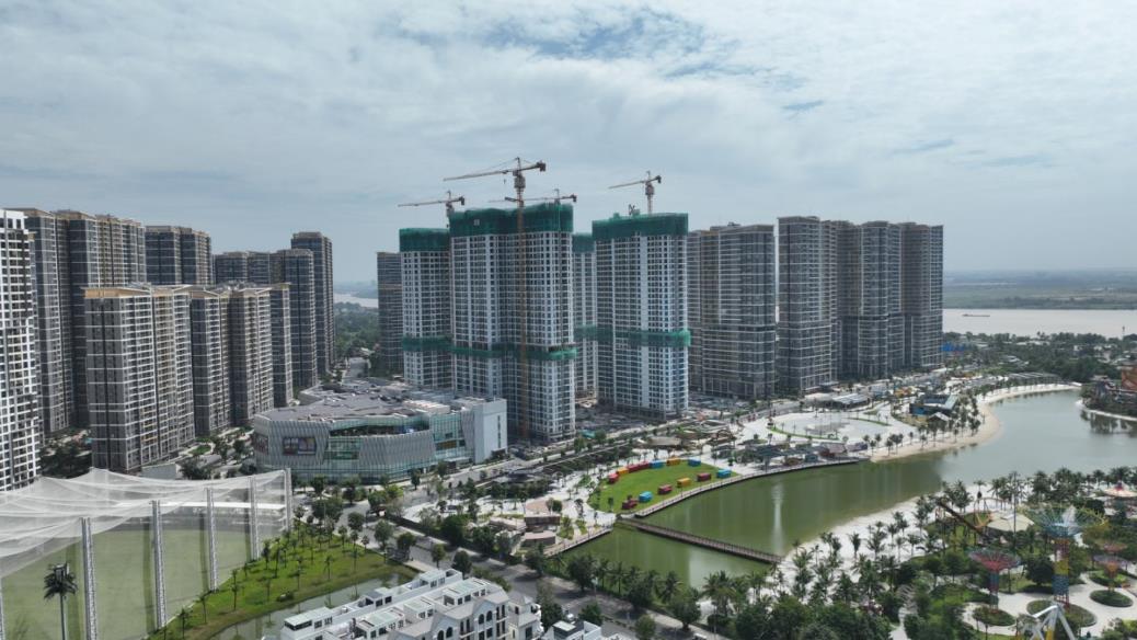 Vinhomes và SAMTY tổ chức lễ cất nóc 4 tòa tháp The Opus One, dự kiến bàn giao từ quý I/2026- Ảnh 4. Vinhomes và SAMTY tổ chức lễ cất nóc 4 tòa tháp The Opus One, dự kiến bàn giao từ quý I/2026- Ảnh 4.