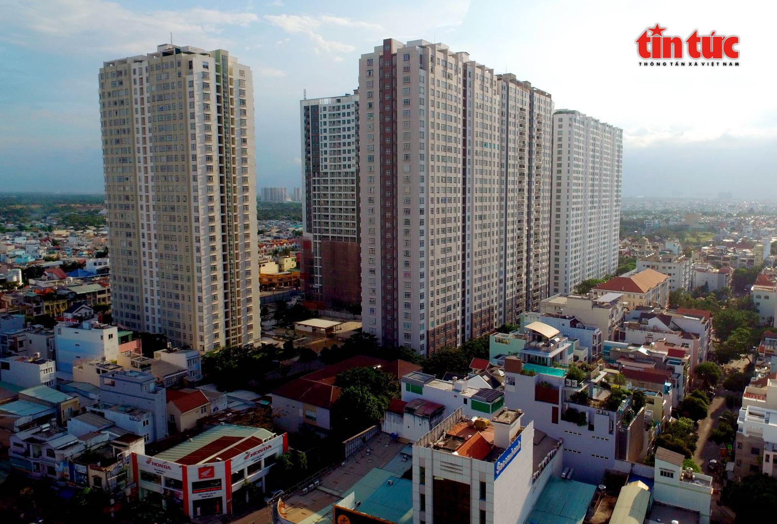 TP.HCM tháo gỡ vướng mắc việc cấp sổ hồng cho 17 dự án chung cư- Ảnh 1. TP.HCM tháo gỡ vướng mắc việc cấp sổ hồng cho 17 dự án chung cư- Ảnh 1.