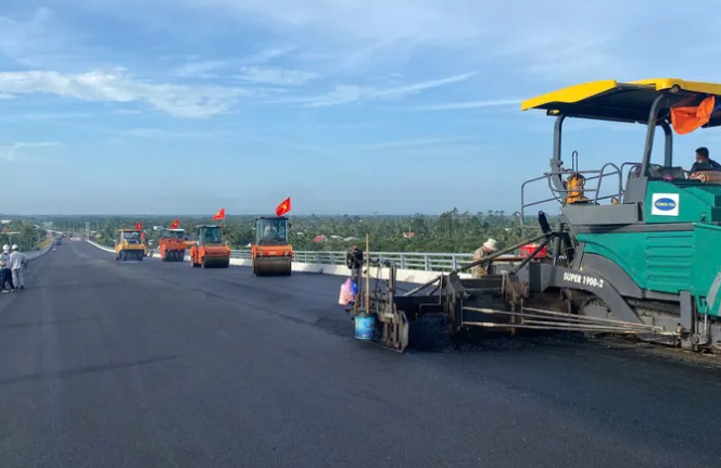 Chỉ còn hơn 1 tháng nữa, cây cầu gần 7.000 tỷ, cách cầu dây văng đầu tiên do Việt Nam thiết kế 3,8km sẽ hoàn thành- Ảnh 2. Chỉ còn hơn 1 tháng nữa, cây cầu gần 7.000 tỷ, cách cầu dây văng đầu tiên do Việt Nam thiết kế 3,8km sẽ hoàn thành- Ảnh 2.