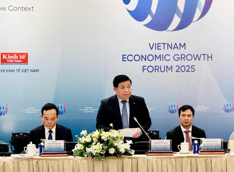 Phó Thủ tướng Nguyễn Chí Dũng luận bàn về giải pháp thúc đẩy tăng trưởng kinh tế cao và bền vững- Ảnh 1. Phó Thủ tướng Nguyễn Chí Dũng luận bàn về giải pháp thúc đẩy tăng trưởng kinh tế cao và bền vững- Ảnh 1.