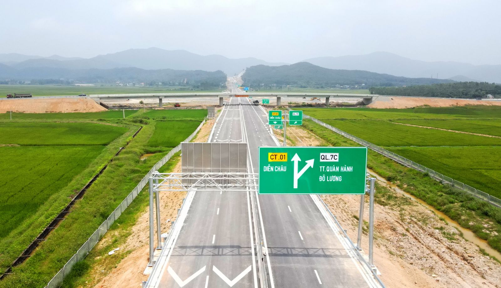 Hướng dẫn triển khai quản lý nhà nước về xây dựng khi thực hiện chính quyền địa phương 2 cấp- Ảnh 3. Hướng dẫn triển khai quản lý nhà nước về xây dựng khi thực hiện chính quyền địa phương 2 cấp- Ảnh 3.