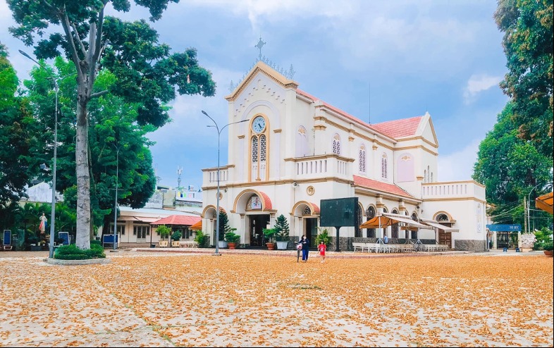 Chiêm ngưỡng công trình tôn giáo được đại gia bất động sản 'giàu hơn vua Bảo Đại' hiến đất dựng nên
- Ảnh 2. Chiêm ngưỡng công trình tôn giáo được đại gia bất động sản 'giàu hơn vua Bảo Đại' hiến đất dựng nên
- Ảnh 2.