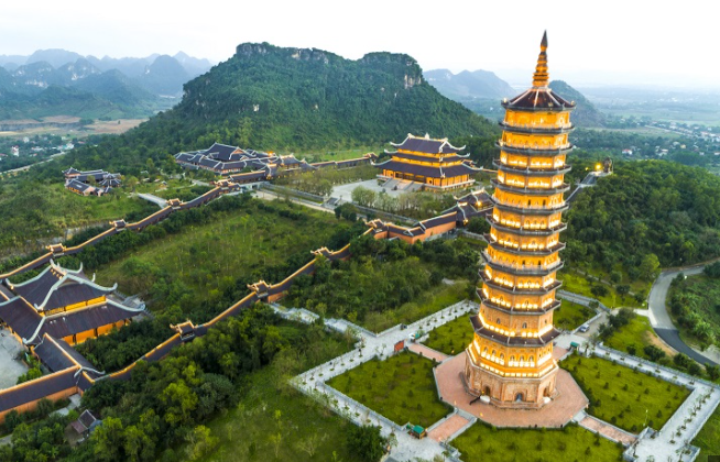 Ngôi chùa sở hữu nhiều kỷ lục nhất Việt Nam được vinh danh là điểm đến nổi bật- Ảnh 1. Ngôi chùa sở hữu nhiều kỷ lục nhất Việt Nam được vinh danh là điểm đến nổi bật- Ảnh 1.