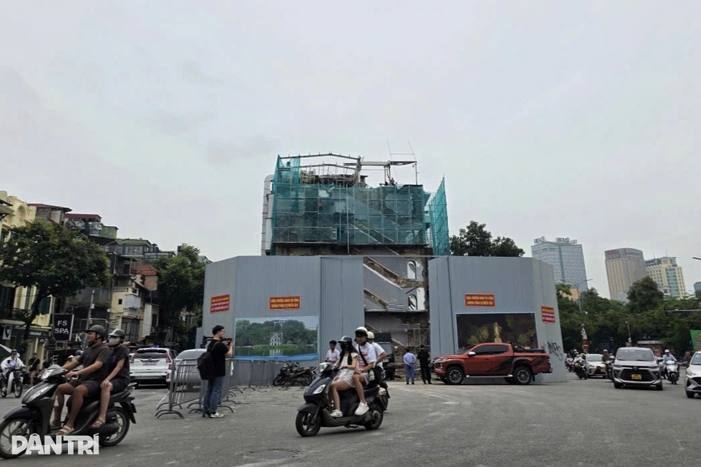 Lộ hình hài quảng trường Đông Kinh Nghĩa Thục sau phá bỏ tòa "Hàm cá mập"- Ảnh 1.