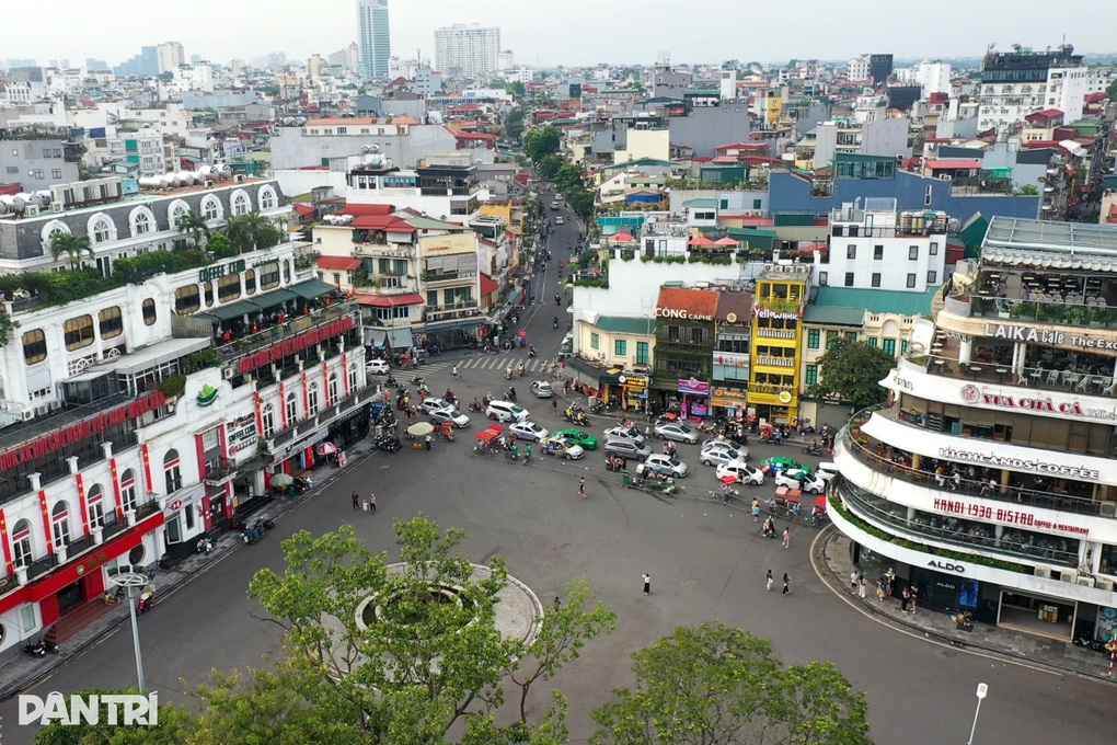 Lộ hình hài quảng trường Đông Kinh Nghĩa Thục sau phá bỏ tòa "Hàm cá mập"- Ảnh 2.