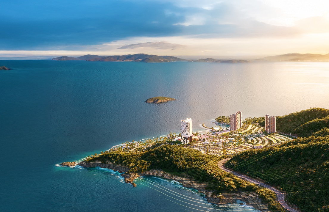 A city on a hill next to a body of water  AI-generated content may be incorrect.