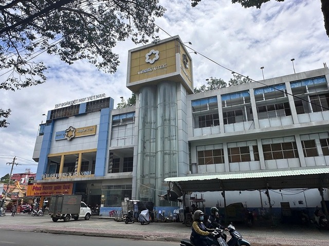 Trung tâm thương mại 4 mặt tiền bỏ hoang 10 năm sẽ bị phá dỡ- Ảnh 1.