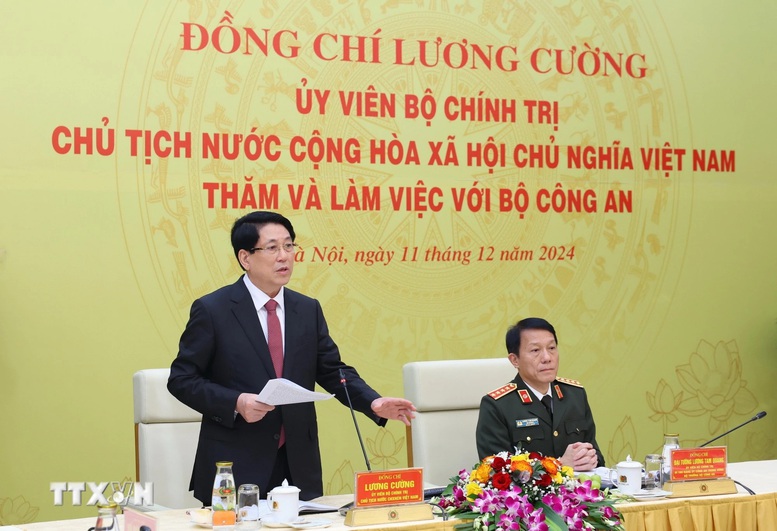 Công an nhân dân Việt Nam cùng toàn dân trong sự nghiệp xây dựng và bảo vệ Tổ quốc- Ảnh 2. Công an nhân dân Việt Nam cùng toàn dân trong sự nghiệp xây dựng và bảo vệ Tổ quốc- Ảnh 2.