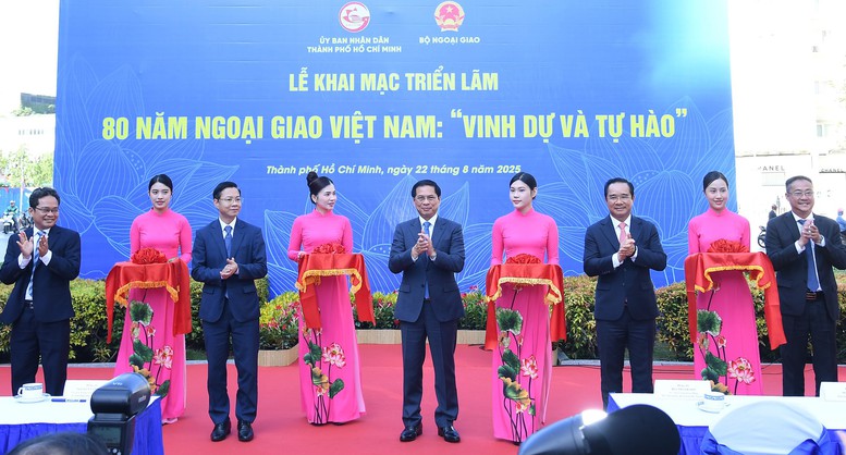 Khai mạc Triển lãm '80 năm Ngoại giao Việt Nam: Vinh dự và tự hào'- Ảnh 1. Khai mạc Triển lãm '80 năm Ngoại giao Việt Nam: Vinh dự và tự hào'- Ảnh 1.