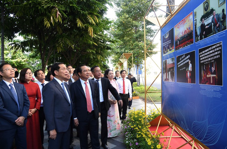 Khai mạc Triển lãm '80 năm Ngoại giao Việt Nam: Vinh dự và tự hào'- Ảnh 2. Khai mạc Triển lãm '80 năm Ngoại giao Việt Nam: Vinh dự và tự hào'- Ảnh 2.