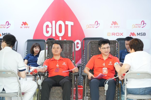 Giọt thương 2025: CBNV ROX Group chung tay hiến máu, lan tỏa giá trị sống đẹp - Ảnh 3. Giọt thương 2025: CBNV ROX Group chung tay hiến máu, lan tỏa giá trị sống đẹp - Ảnh 3.
