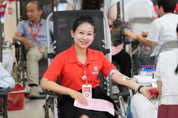 Giọt thương 2025: CBNV ROX Group chung tay hiến máu, lan tỏa giá trị sống đẹp - Ảnh 6. Giọt thương 2025: CBNV ROX Group chung tay hiến máu, lan tỏa giá trị sống đẹp - Ảnh 6.