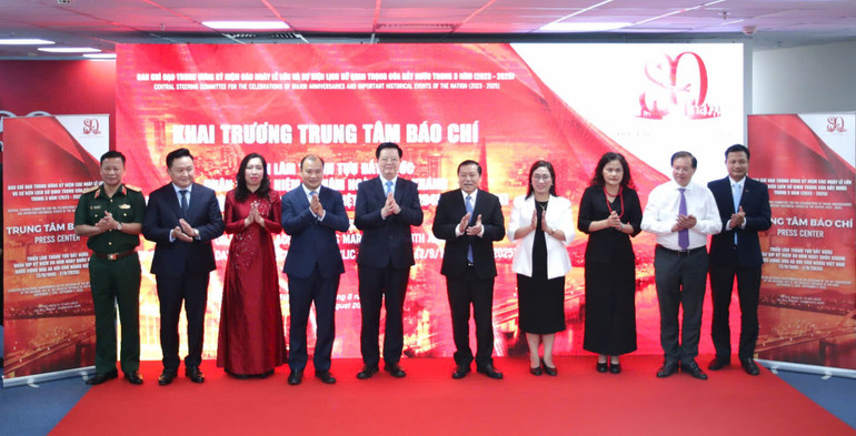Khai trương Trung tâm Báo chí Triển lãm thành tựu đất nước- Ảnh 2. Khai trương Trung tâm Báo chí Triển lãm thành tựu đất nước- Ảnh 2.
