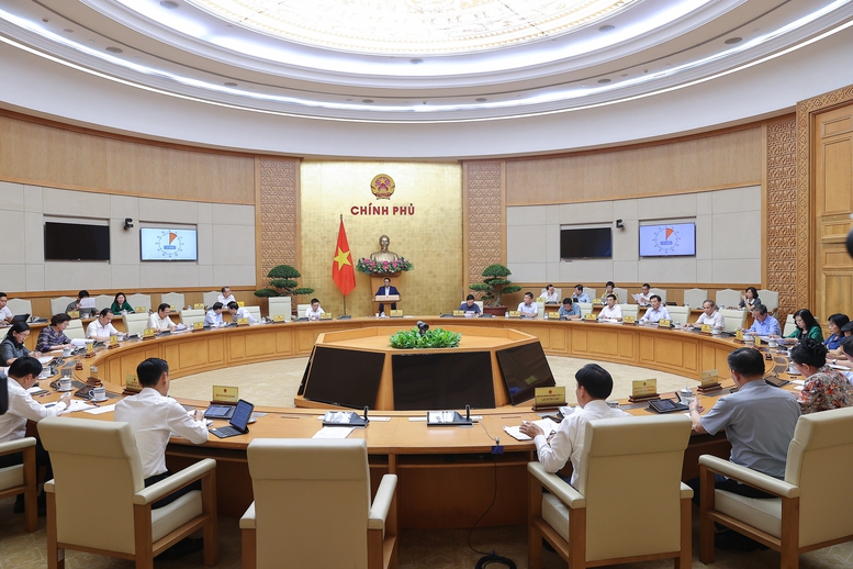 Thủ tướng: Việc giải quyết thủ tục cho người dân, doanh nghiệp phải đặt lên hàng đầu- Ảnh 2. Thủ tướng: Việc giải quyết thủ tục cho người dân, doanh nghiệp phải đặt lên hàng đầu- Ảnh 2.