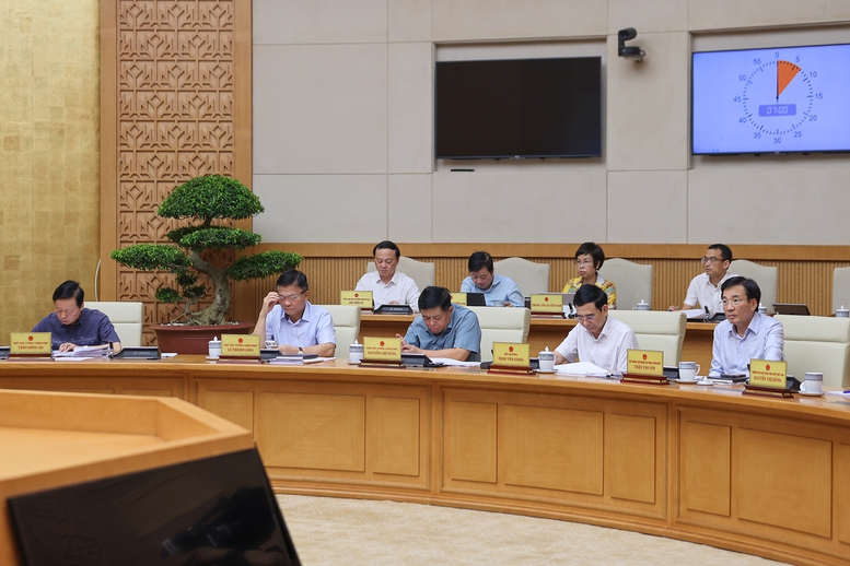 Thủ tướng: Việc giải quyết thủ tục cho người dân, doanh nghiệp phải đặt lên hàng đầu- Ảnh 7. Thủ tướng: Việc giải quyết thủ tục cho người dân, doanh nghiệp phải đặt lên hàng đầu- Ảnh 7.