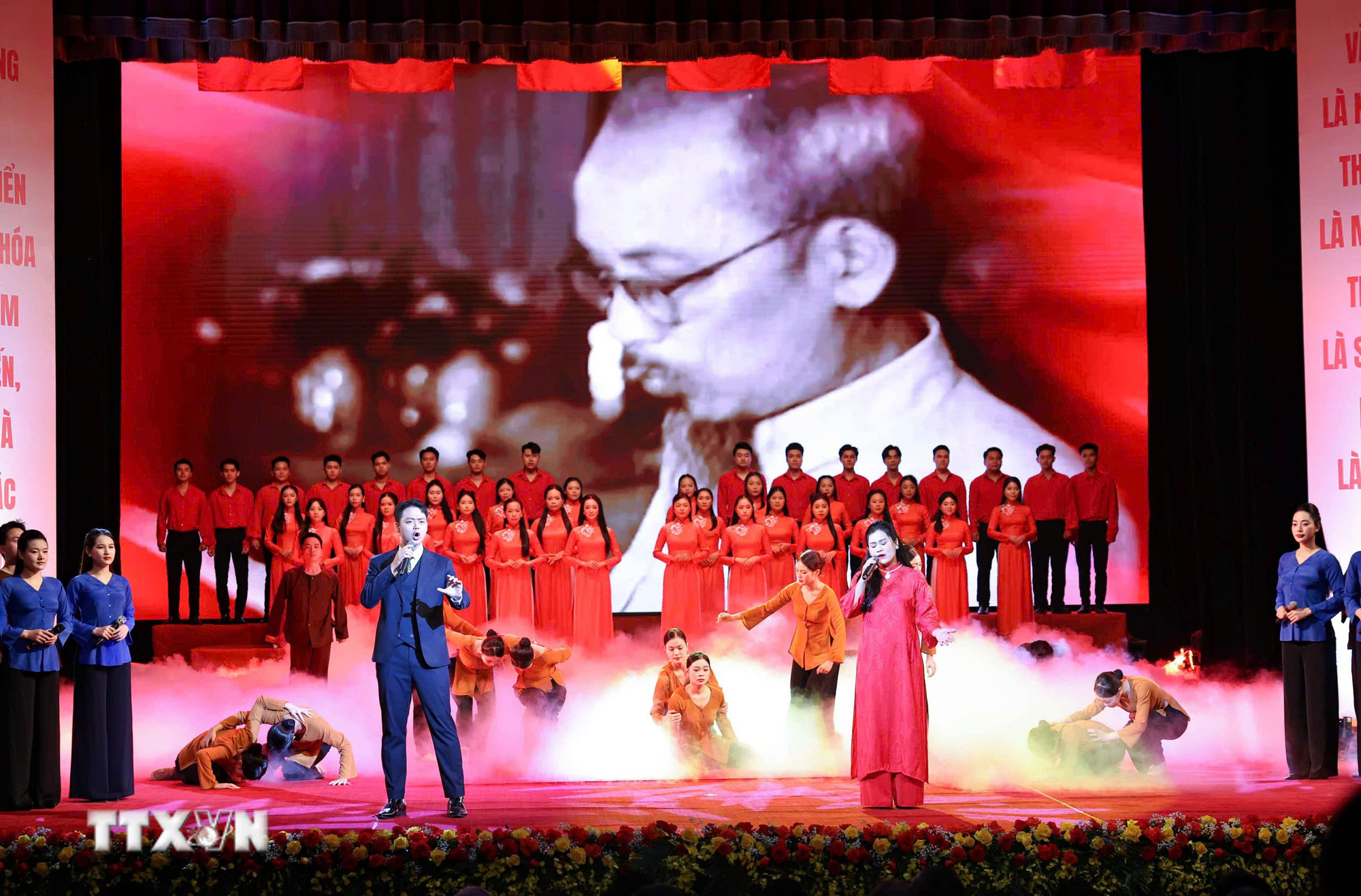 80 năm ngành Văn hóa: “Tạo nhịp mới” cho “đội quân văn hóa” làm rạng rỡ non sông- Ảnh 3. 80 năm ngành Văn hóa: “Tạo nhịp mới” cho “đội quân văn hóa” làm rạng rỡ non sông- Ảnh 3.
