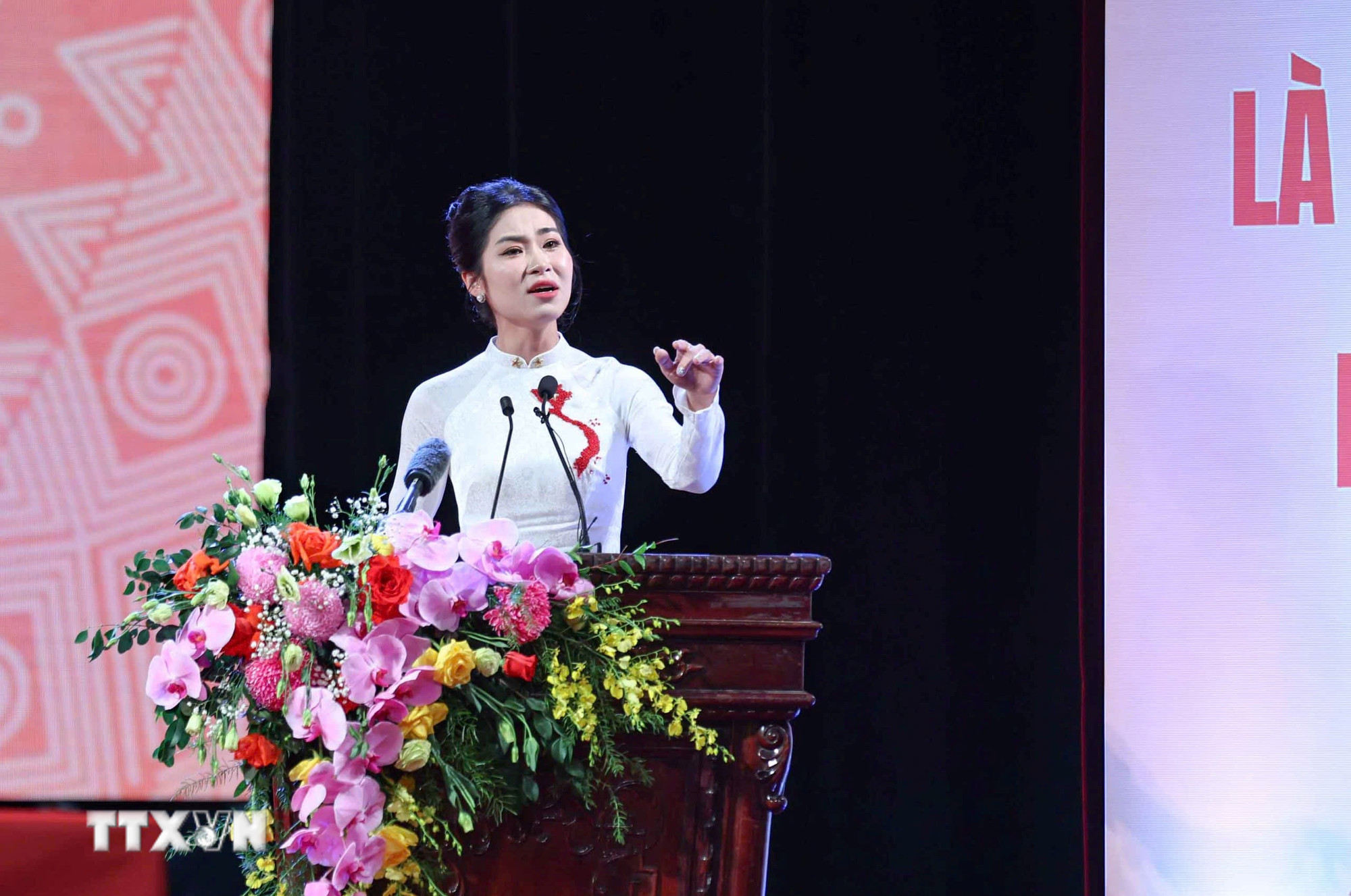 80 năm ngành Văn hóa: “Tạo nhịp mới” cho “đội quân văn hóa” làm rạng rỡ non sông- Ảnh 4. 80 năm ngành Văn hóa: “Tạo nhịp mới” cho “đội quân văn hóa” làm rạng rỡ non sông- Ảnh 4.