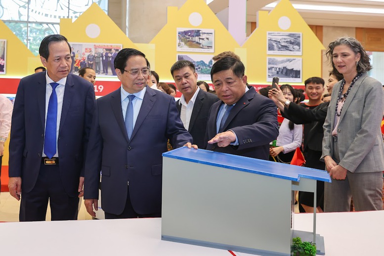 Thủ tướng: Xóa hơn 330.000 nhà tạm, dột nát là "Công trình Quốc gia đặc biệt" của "ý Đảng, lòng dân"- Ảnh 12.