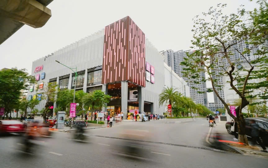 Mặt bằng bán lẻ Hà Nội “sáng đèn” trở lại, cuộc sàng lọc đang áp sát- Ảnh 2. Bất động sản bán lẻ chuyển mình: Mở rộng không gian, kiến tạo trải nghiệm