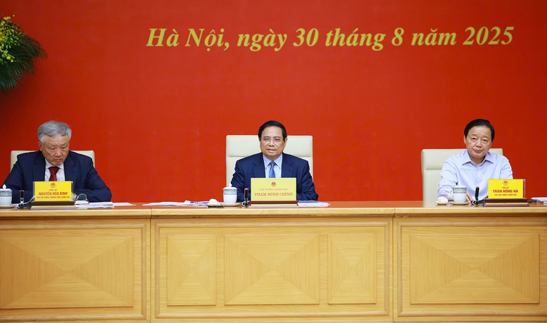 Thủ tướng: Khẩn trương hoàn thiện bộ tiêu chuẩn, quy chuẩn về đường sắt tốc độ cao- Ảnh 1. Thủ tướng: Khẩn trương hoàn thiện bộ tiêu chuẩn, quy chuẩn về đường sắt tốc độ cao- Ảnh 1.