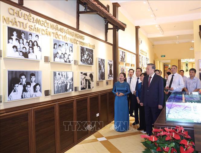 Tổng Bí thư Tô Lâm dâng hương tưởng niệm Chủ tịch Hồ Chí Minh tại Di tích nhà số 48 Hàng Ngang- Ảnh 7. Tổng Bí thư Tô Lâm dâng hương tưởng niệm Chủ tịch Hồ Chí Minh tại Di tích nhà số 48 Hàng Ngang- Ảnh 7.