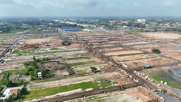Ông lớn trên thị trường địa ốc: người vào Nam, kẻ ra Bắc- Ảnh 2.