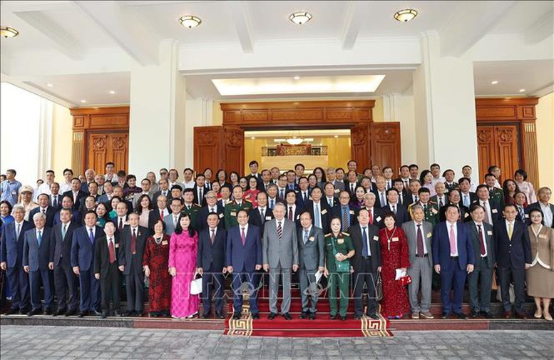 Tổng Bí thư: Trí thức, nhà khoa học, văn nghệ sĩ tiếp tục là lực lượng tiên phong mở đường cho dân tộc tiến lên mạnh mẽ- Ảnh 6.
