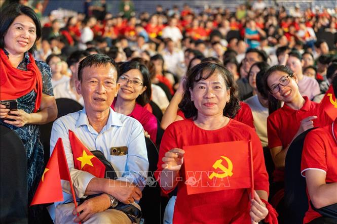 Tổng Bí thư Tô Lâm dự chương trình chính luận nghệ thuật 'Dưới cờ vinh quang'- Ảnh 14.