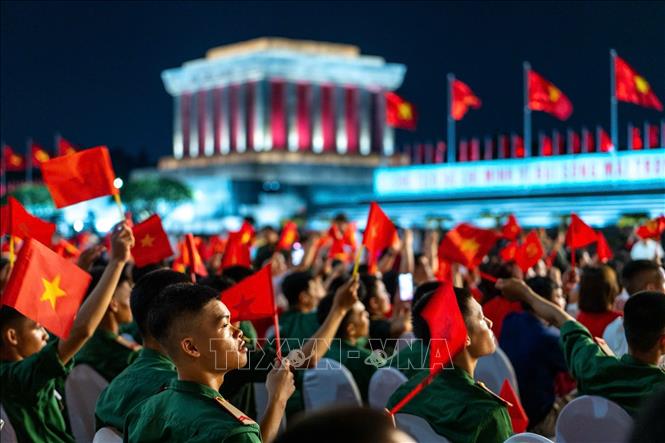 Tổng Bí thư Tô Lâm dự chương trình chính luận nghệ thuật 'Dưới cờ vinh quang'- Ảnh 13.