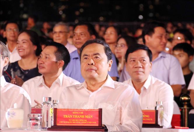 Tổng Bí thư Tô Lâm dự chương trình chính luận nghệ thuật 'Dưới cờ vinh quang'- Ảnh 5.
