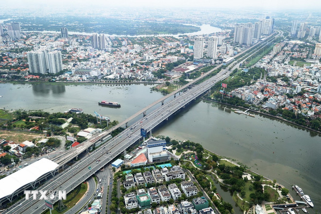 TP.HCM mạnh dạn nâng mục tiêu thu ngân sách lên "con số khổng lồ"- Ảnh 1. TP.HCM mạnh dạn nâng mục tiêu thu ngân sách lên "con số khổng lồ"- Ảnh 1.