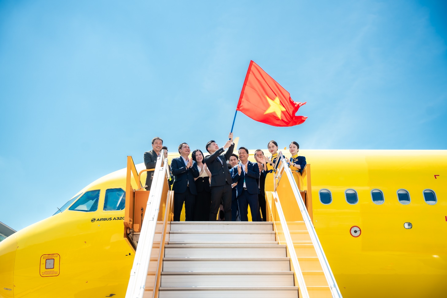 Vietravel Airlines mở rộng đội bay, tuyển dụng phi công lương “khủng”- Ảnh 2. Vietravel Airlines mở rộng đội bay, tuyển dụng phi công lương “khủng”- Ảnh 2.
