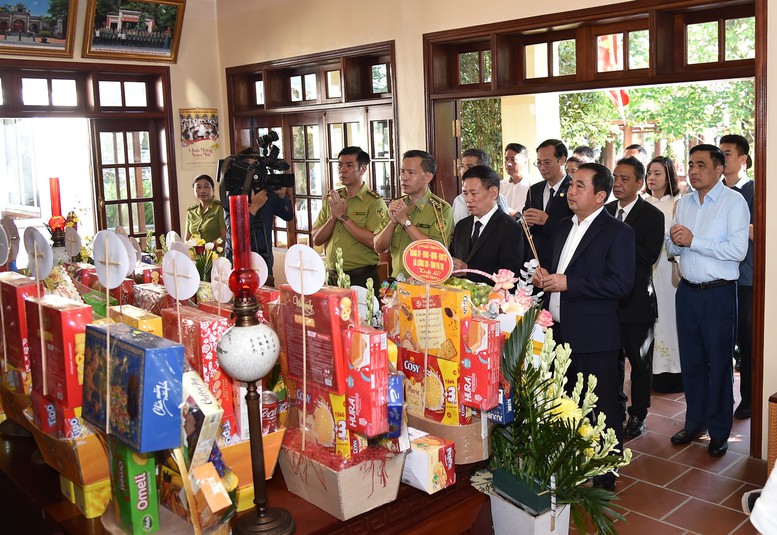 Trang trọng Lễ dâng hương kỷ niệm 56 năm ngày mất Chủ tịch Hồ Chí Minh- Ảnh 1.