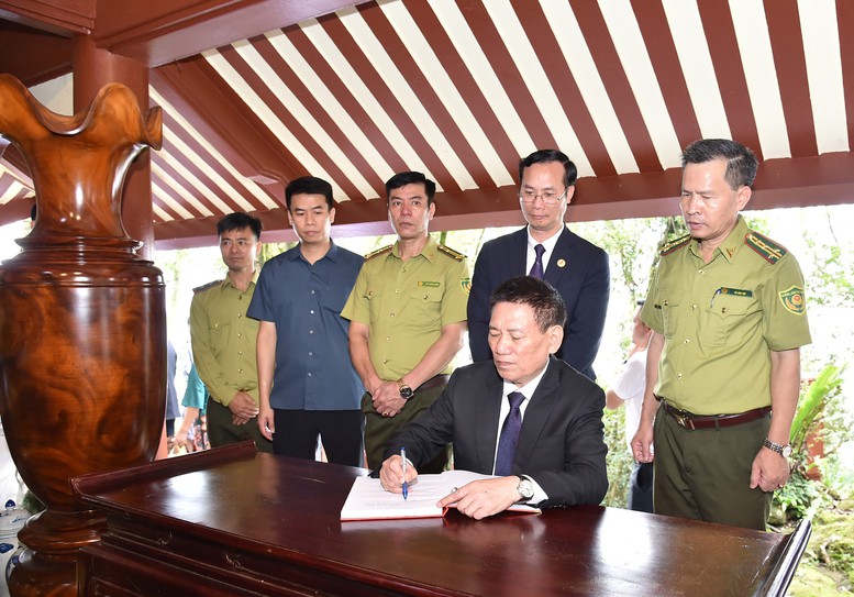 Trang trọng Lễ dâng hương kỷ niệm 56 năm ngày mất Chủ tịch Hồ Chí Minh- Ảnh 4.