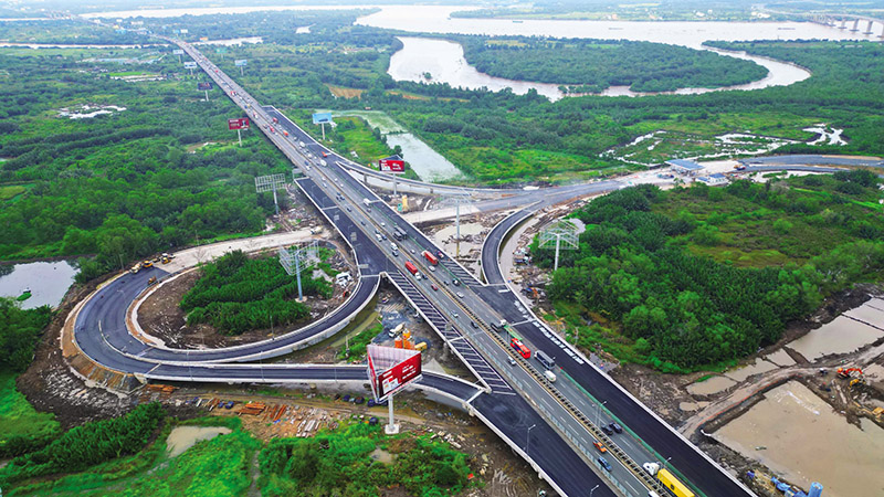 Trông đợi sự bứt tốc của các đầu tàu kinh tế- Ảnh 1.