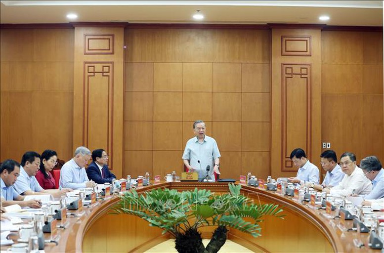Tổng Bí thư Tô Lâm: Tháo gỡ vướng mắc phát sinh, đảm bảo tính thống nhất, đồng bộ của hệ thống pháp luật- Ảnh 1. Tổng Bí thư Tô Lâm: Tháo gỡ vướng mắc phát sinh, đảm bảo tính thống nhất, đồng bộ của hệ thống pháp luật- Ảnh 1.